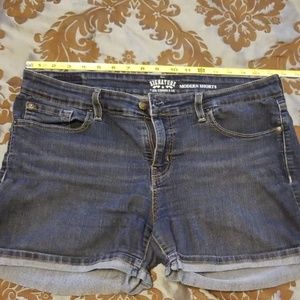 Signature by Levi Strauss. Modern shorts.